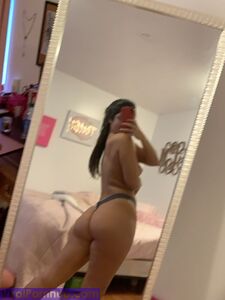 GORGEOUS INDIAN NRI BABE SELFSHOT PICS LEAKED