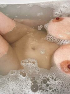 Tessa Fowler Nude Bath Selfies OnlyFans Set Leaked