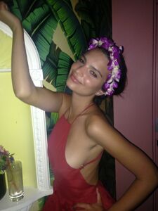 Super Model Emily Ratajkowski Nude Leaks