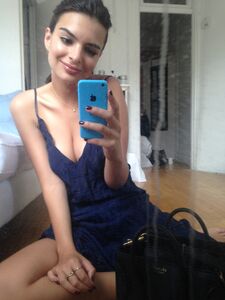 Super Model Emily Ratajkowski Nude Leaks