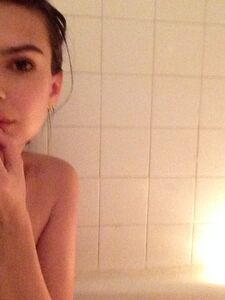Super Model Emily Ratajkowski Nude Leaks
