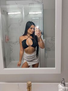 Super Hot Beautician Carly Bay Private Nudes Leaked