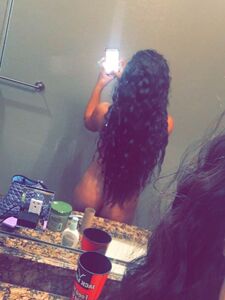 Super Hot Beautician Carly Bay Private Nudes Leaked